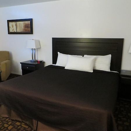Travelodge By Wyndham Prince Albert Buitenkant foto