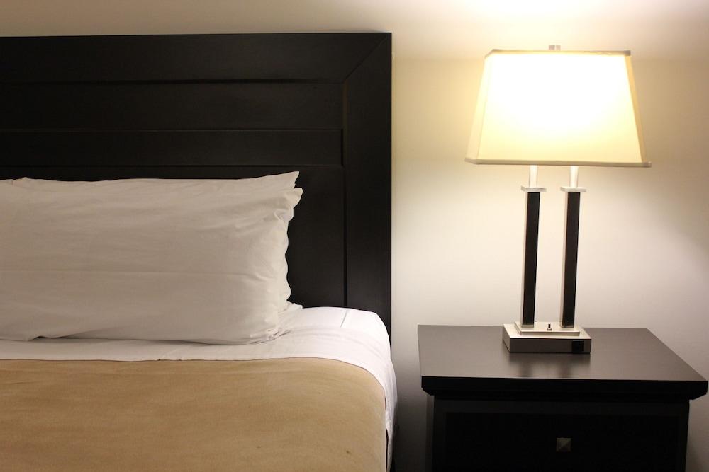 Travelodge By Wyndham Prince Albert Buitenkant foto
