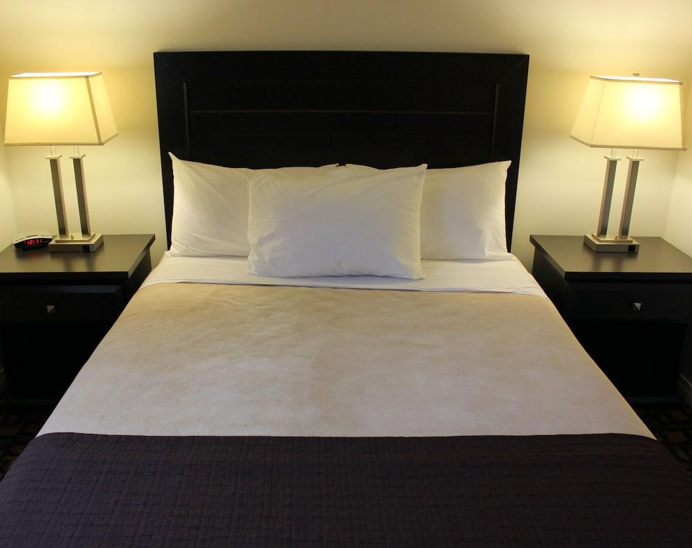 Travelodge By Wyndham Prince Albert Buitenkant foto