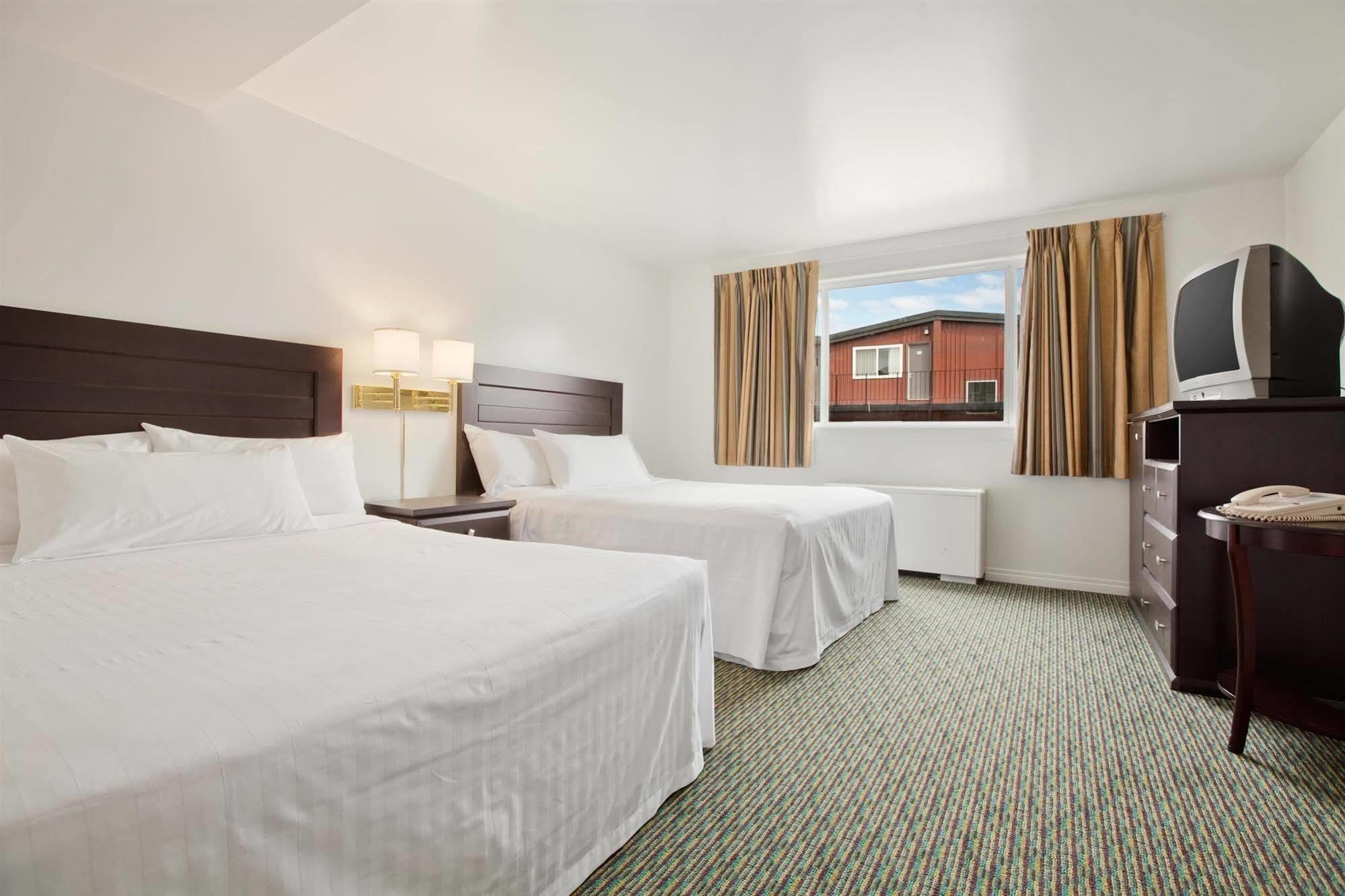 Travelodge By Wyndham Prince Albert Buitenkant foto